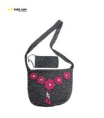 کیف دوشی زنانه به همراه جاموبایلی گل کمیکس کد ۳۲۶۸ | سفیر کالا